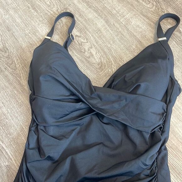 Calvin Klein Womens Solid Twist Over Shoulder One Piece Swimsuit Tummy Control - Picture 2 of 4